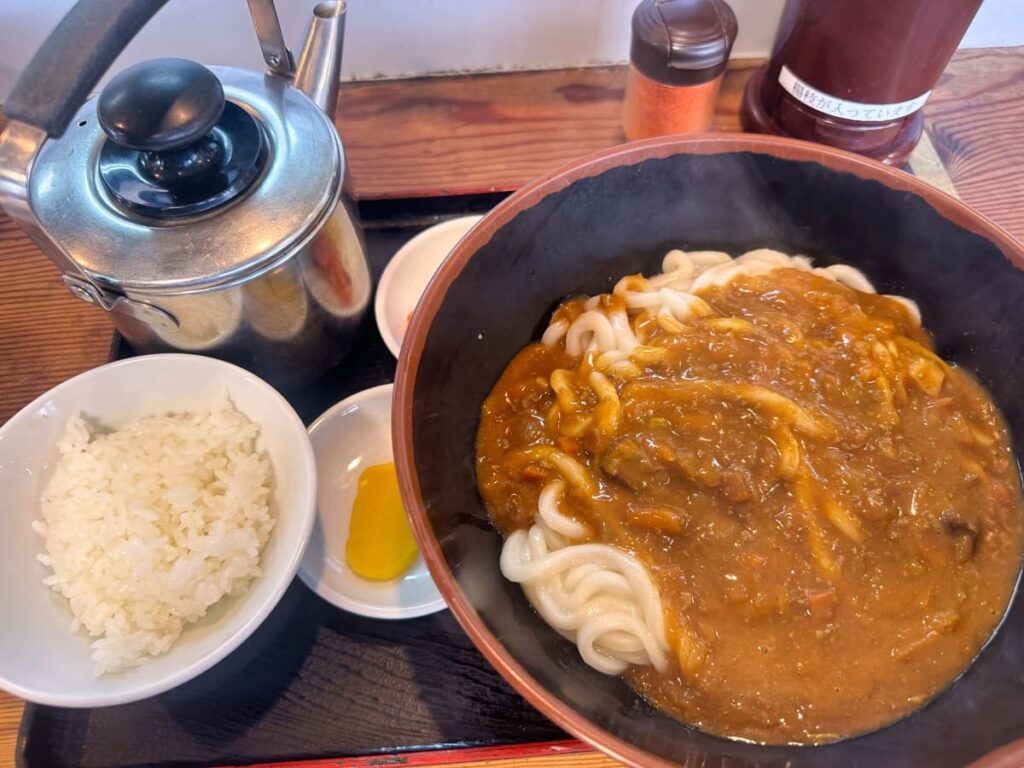 牧のうどん 空港店のカレーうどん1