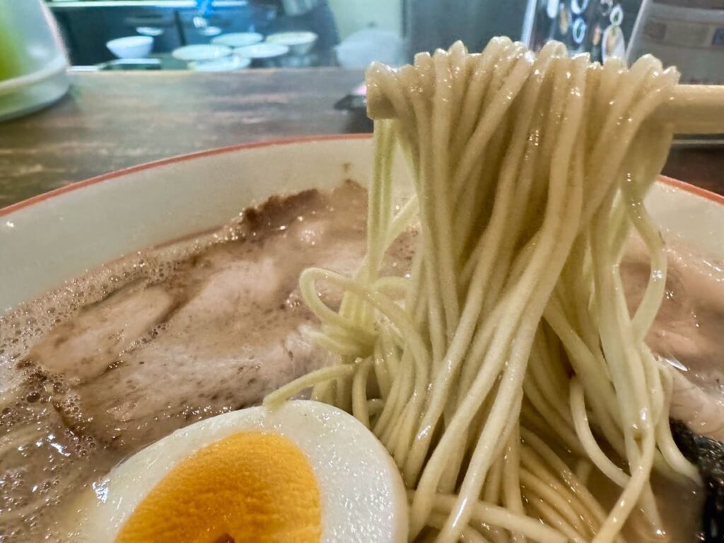 大砲ラーメン 本店のラーメン麺