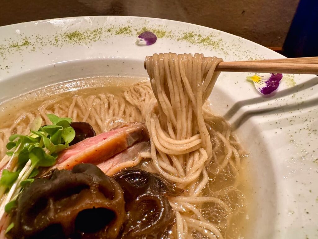 Gion Duck Noodlesの鴨ラーメン麺