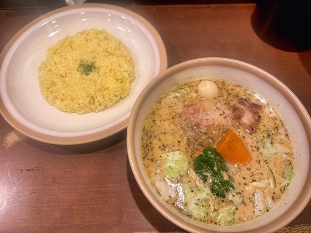 SOUP CURRY KING本店のチキンカリー1