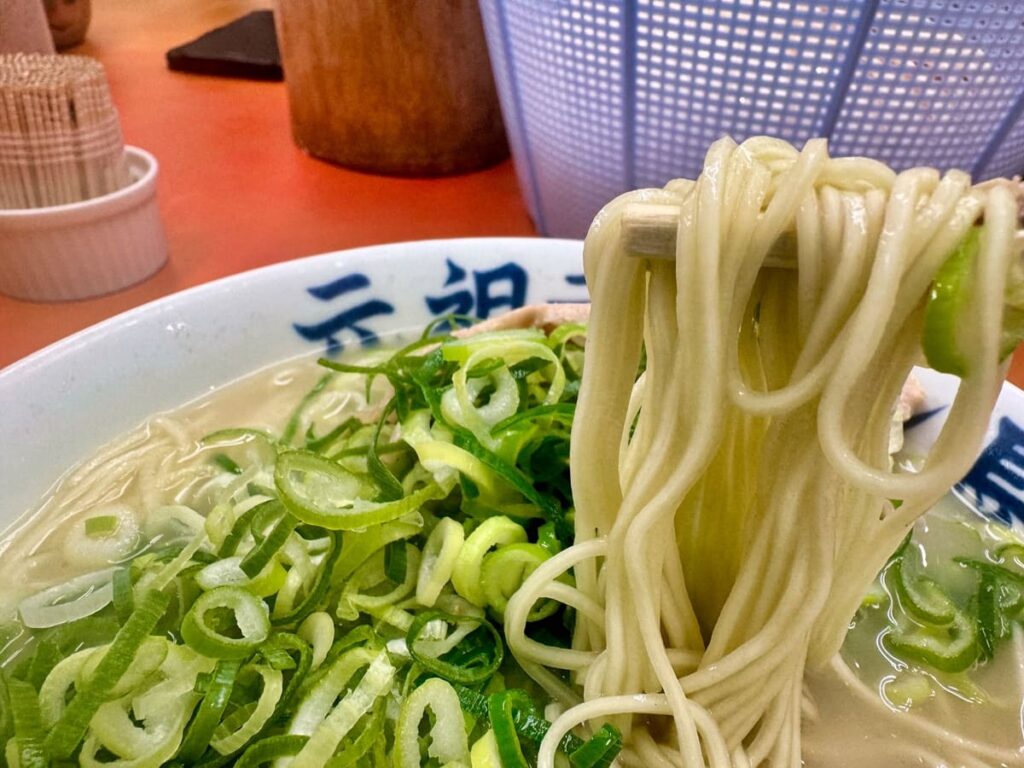 元祖ラーメン長浜家（赤坂）のラーメン 麺