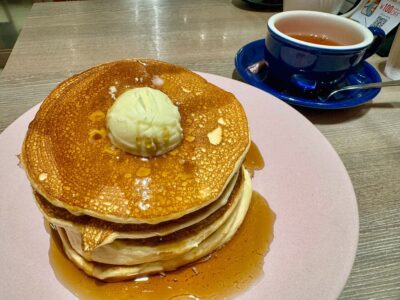 belle-ville pancake cafe ホワイティうめだ店のミルフィーユパンケーキ with メープルシロップ