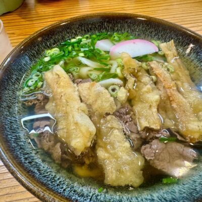 葉隠うどんの肉ごぼう天うどん2