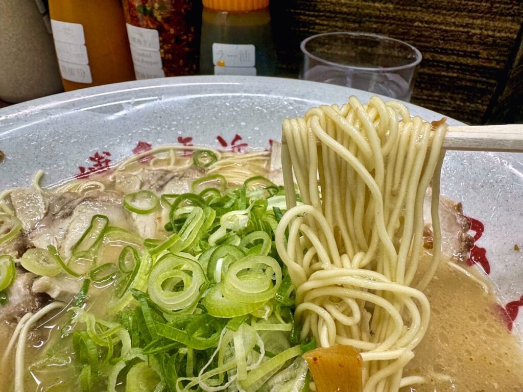 博多長浜ラーメンみよしのチャーシューメン麺