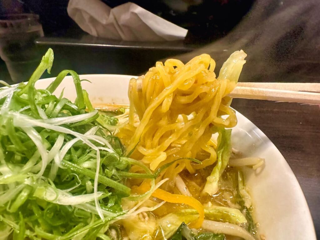 札幌味噌ラーメン専門店けやき 本店の味噌ラーメン 麺