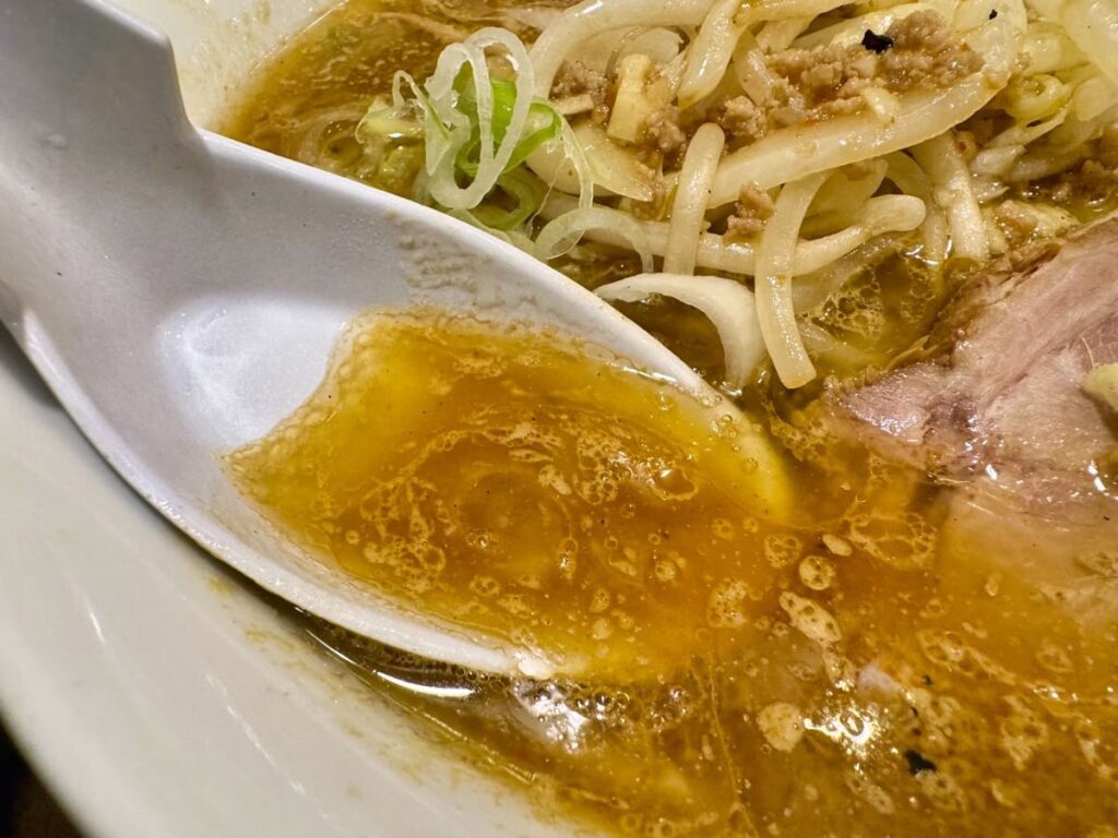 味噌ラーメン山岡家 すすきの店の札幌味噌ラーメン スープ