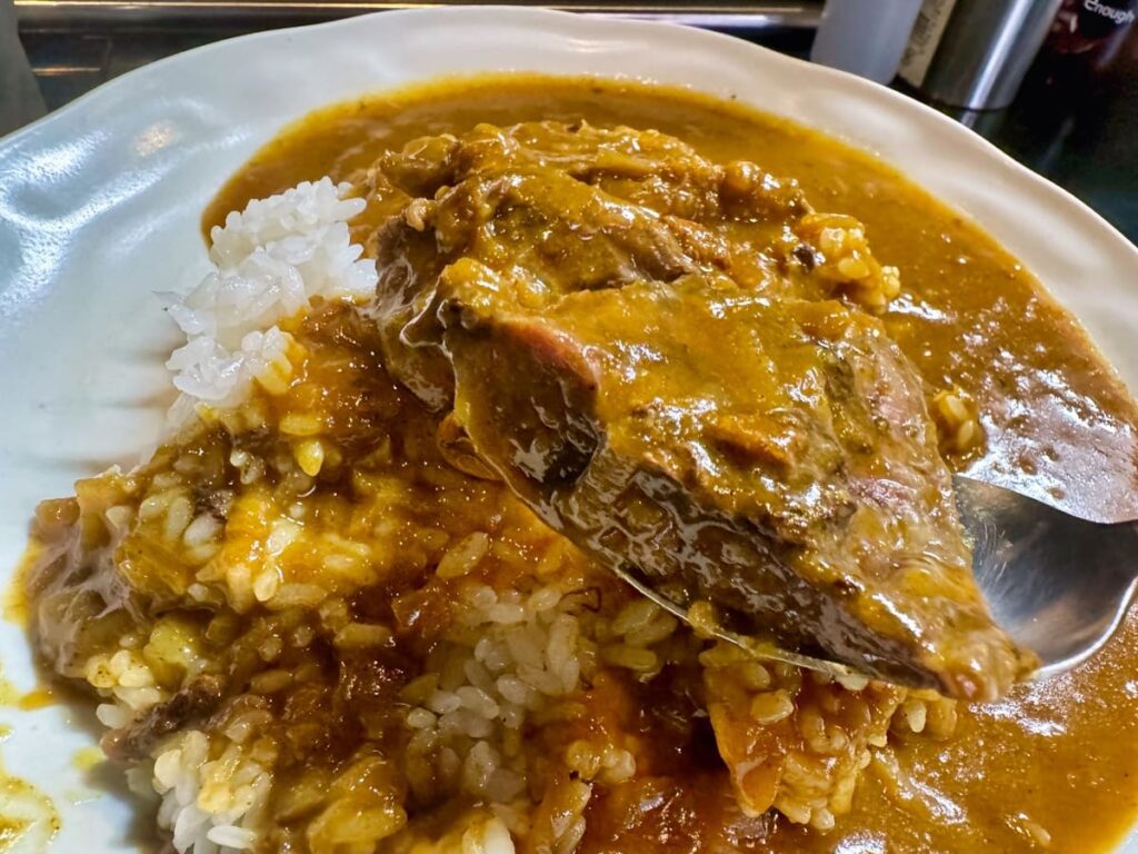 本格カレー カルダモンの牛肉厚切りカレー 実食2