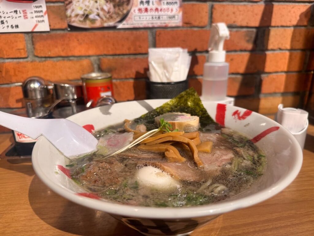 函館麺厨房あじさい 新千歳空港店の特極みラーメン1