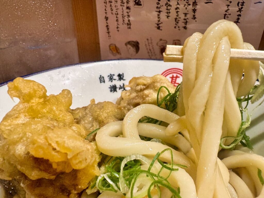 自家製さぬきうどんと肉 新橋甚三の冷やし鶏天ぶっかけ 麺