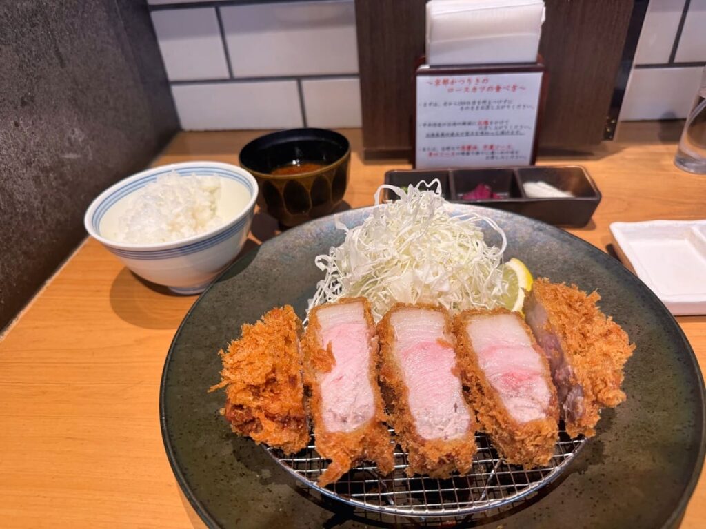 京都かつりきの厚切りロースかつ定食1