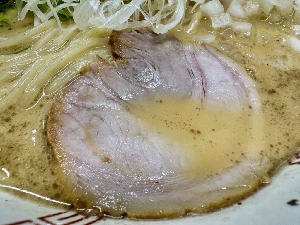 らーめん弥七の醤油らーめんチャーシュー