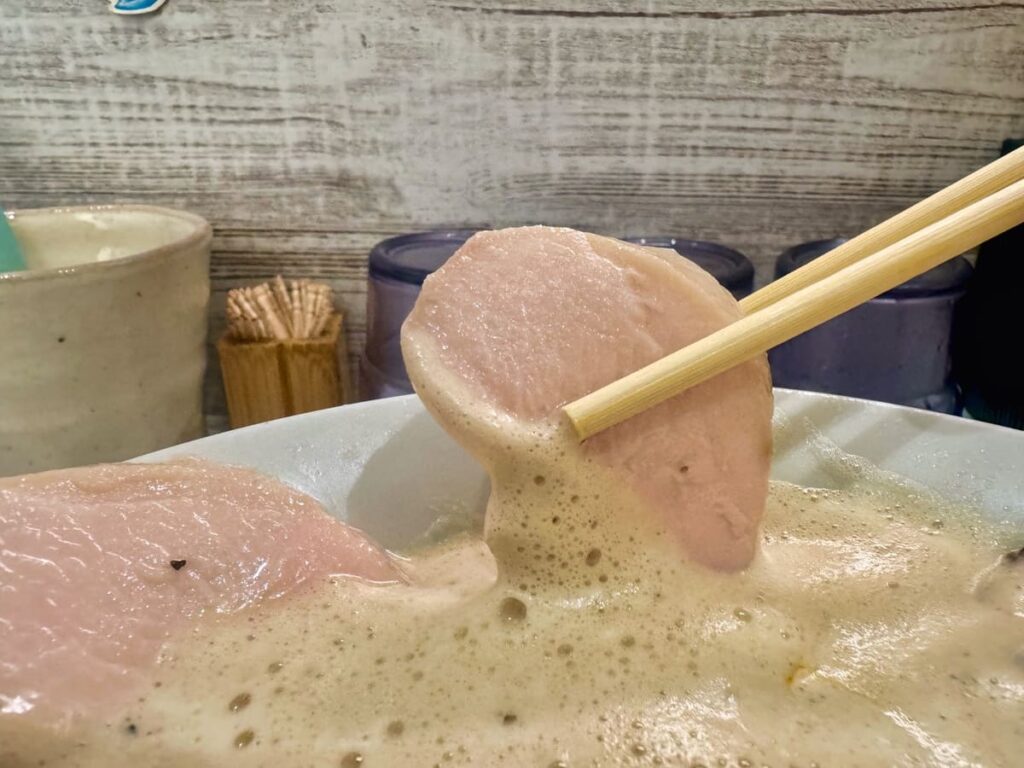 ラーメン家あかぎの特製鶏白湯しょうゆ 鶏胸チャーシュー