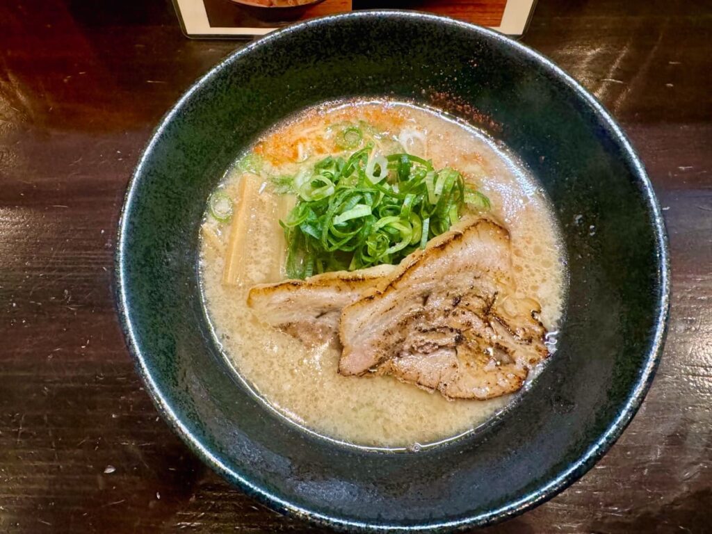 二代目 五山の厚切り炙りとろ肉ラーメン1