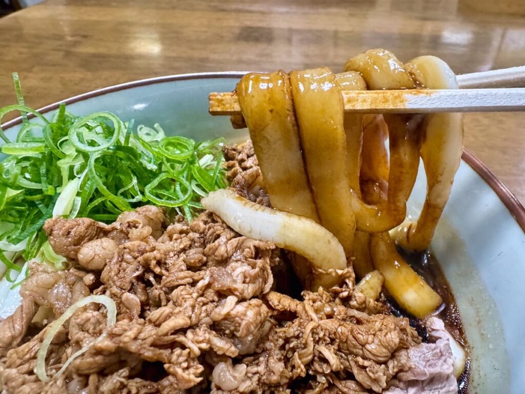 伊勢うどん ちとせの肉月見伊勢うどん 麺