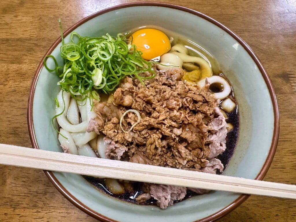 伊勢うどん ちとせの肉月見伊勢うどん1