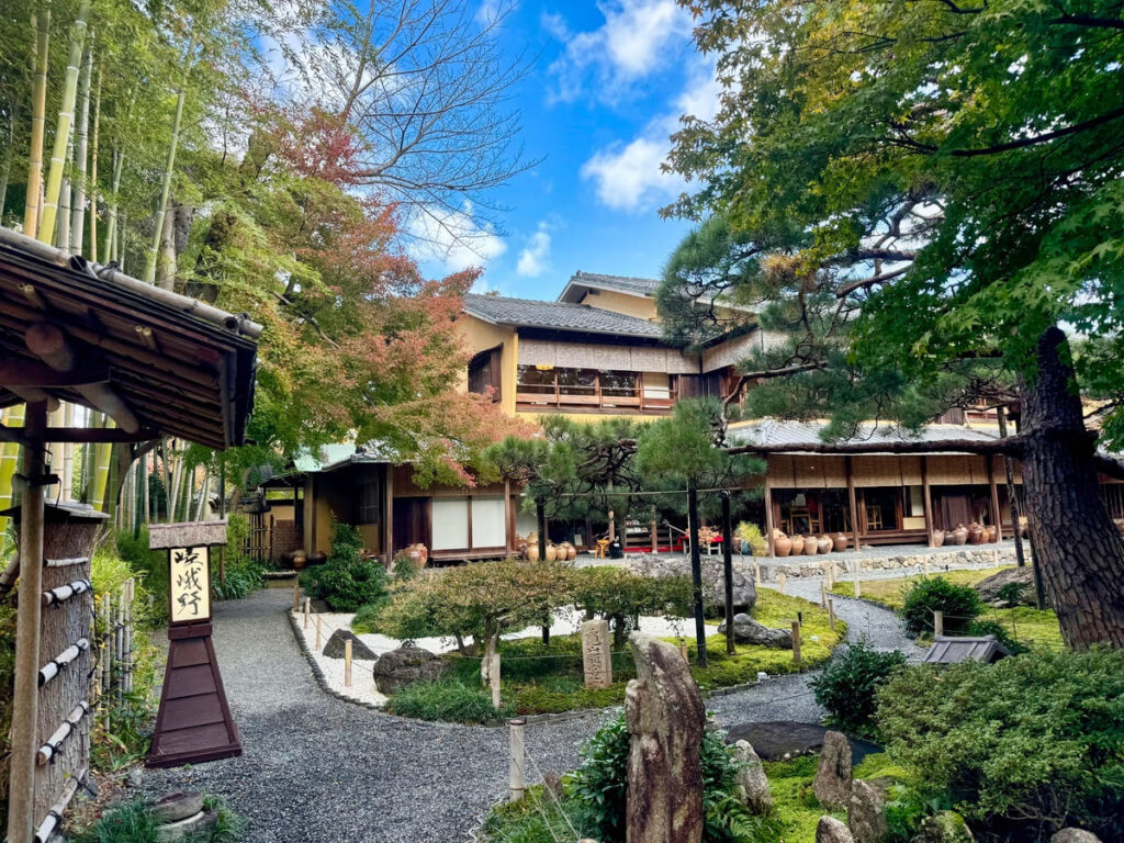 湯豆腐嵯峨野の本館