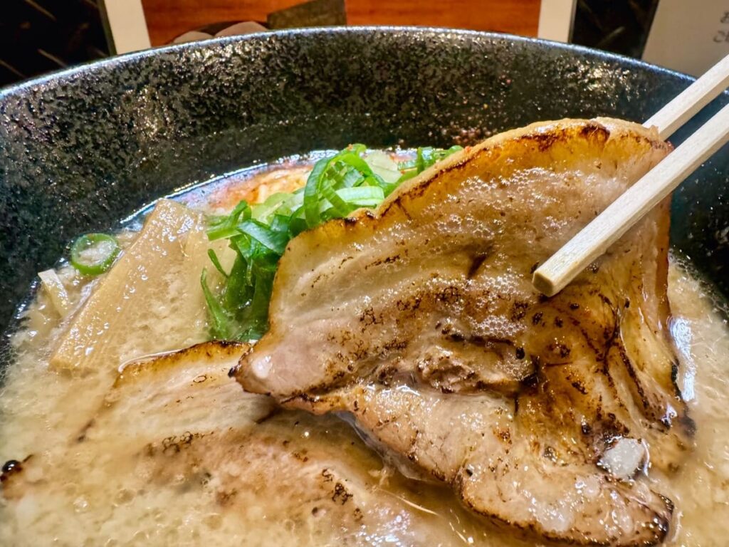 二代目 五山の厚切り炙りとろ肉ラーメン チャーシュー