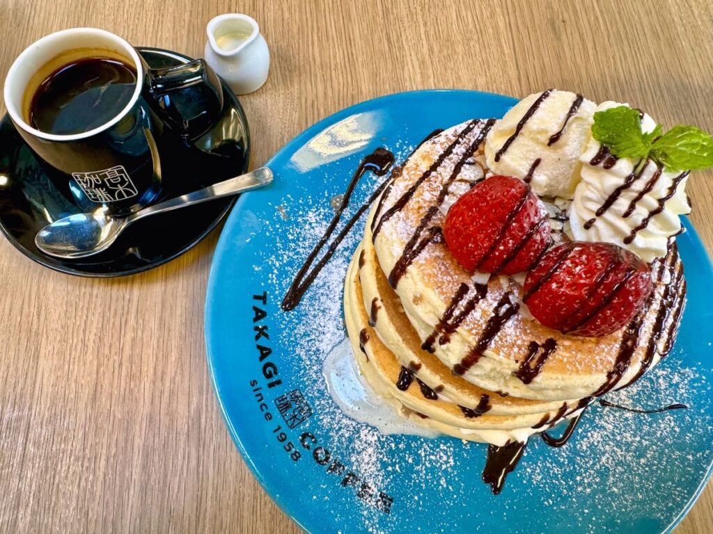 Takagi Coffee Ibaraki Branch 2 高木珈琲 茨木店のイチゴとミックスベリーのパンケーキ1