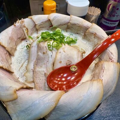 みなと軒 三宮高架下店のとんこつ王（キング）花びらチャーシュー3