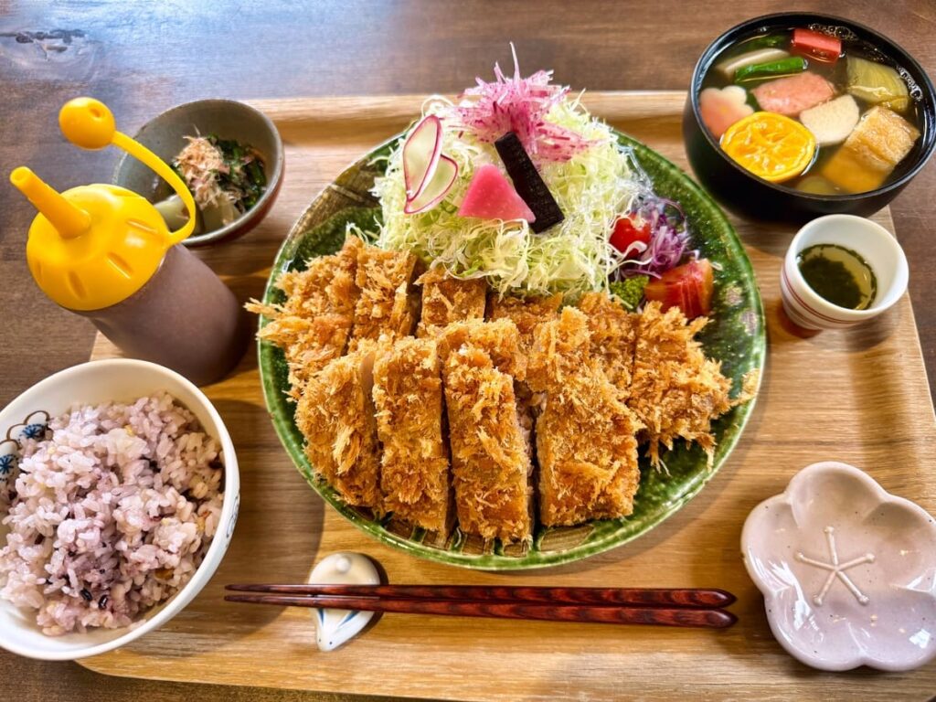 ぽくぽくの塩で食べるサクサクとんかつのセット1