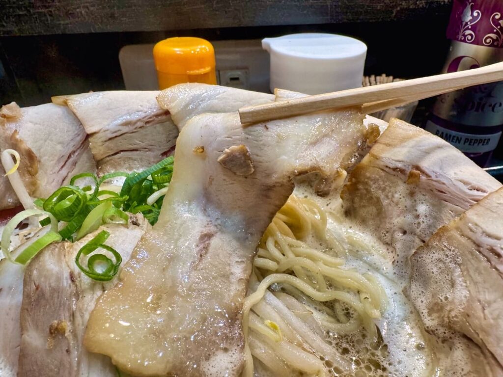 みなと軒 三宮高架下店のとんこつ王（キング）花びらチャーシュー チャーシュー