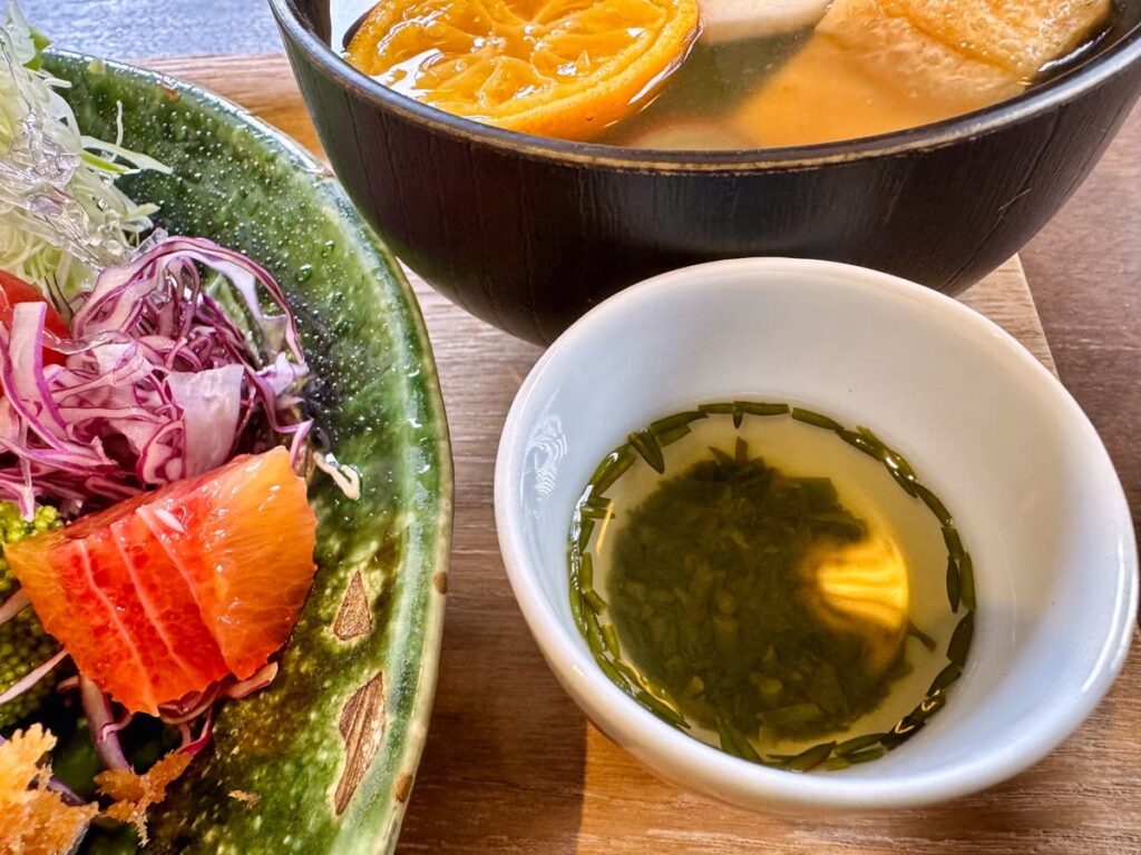 ぽくぽくの塩で食べるサクサクとんかつのセット あかもく