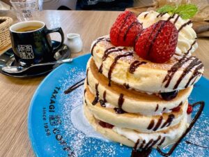高木珈琲 茨木店のイチゴとミックスベリーのパンケーキ2