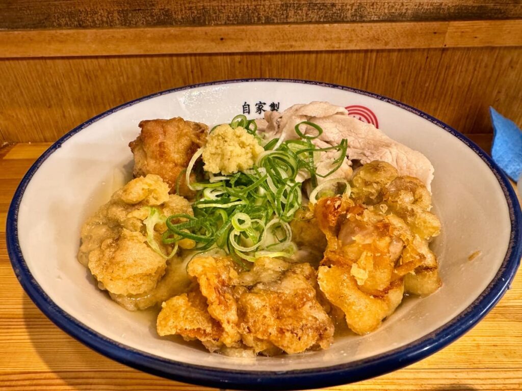 自家製さぬきうどんと肉 甚三 大門店の超スペシャル肉うどん1