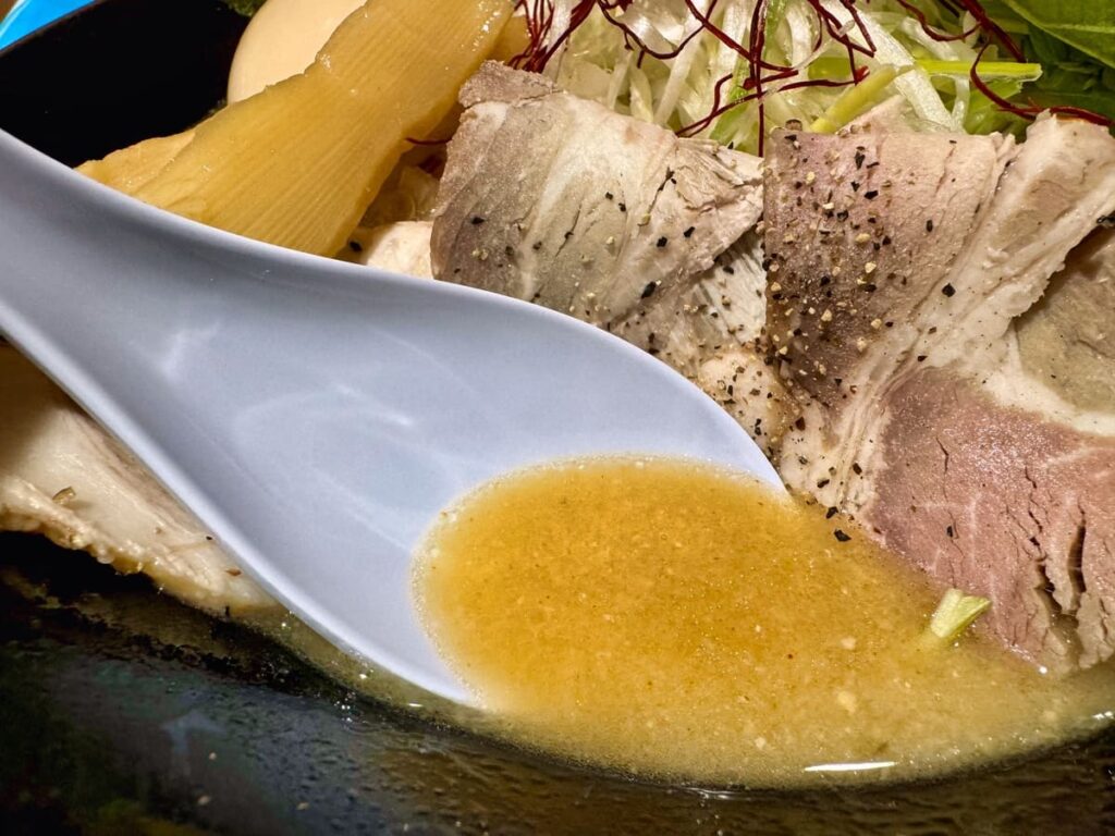 麺屋キラメキ 京都三条の味噌のキラメキ スープ