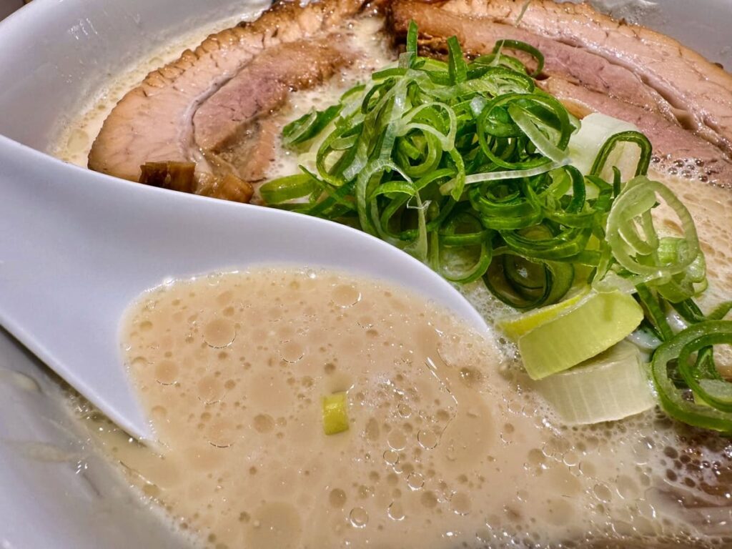 人類みな麺類 近未来と日本文化の融合のKyoto罪悪感ゼロ幸せラーメン スープ