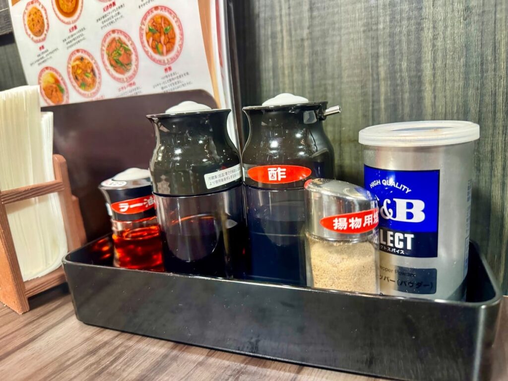 餃子の王将 四条大宮店の卓上調味料