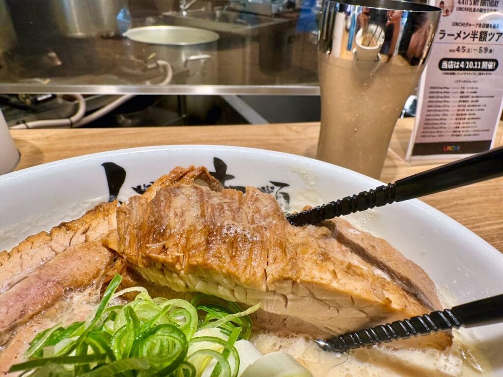 人類みな麺類 近未来と日本文化の融合のKyoto罪悪感ゼロ幸せラーメン チャーシュー