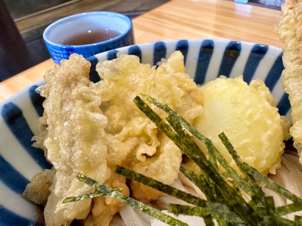 自家製麺 うどん 讃式のちく玉天とかしわ天ぶっかけ かしわ天