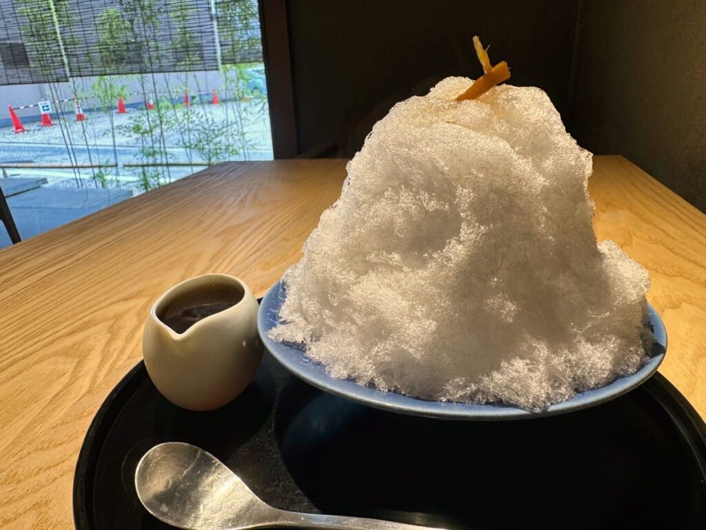 鍵善良房 高台寺店のかき氷(生姜)1