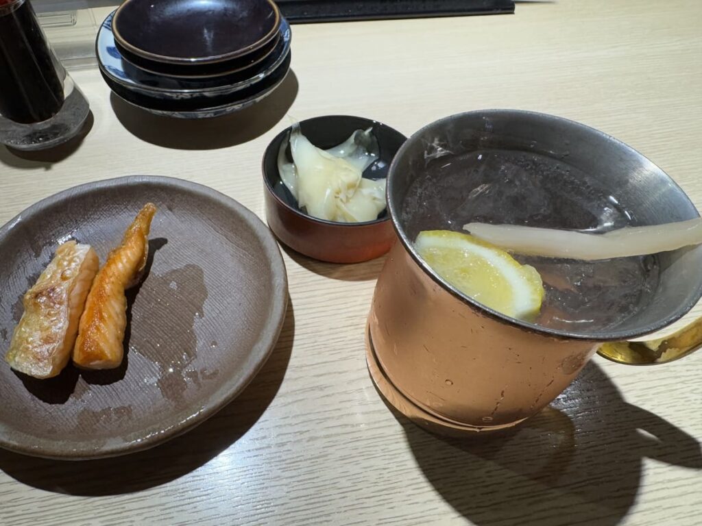 魚屋スタンドすしセンター 裏天王寺のお通しと本気の生レモンジンソーダ