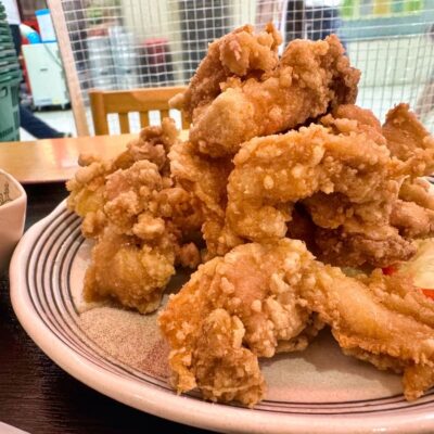 台所やの名物唐揚マウンテン