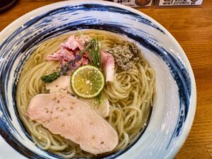 本店尼崎塩元帥の昆布水の冷やし塩ラーメン2