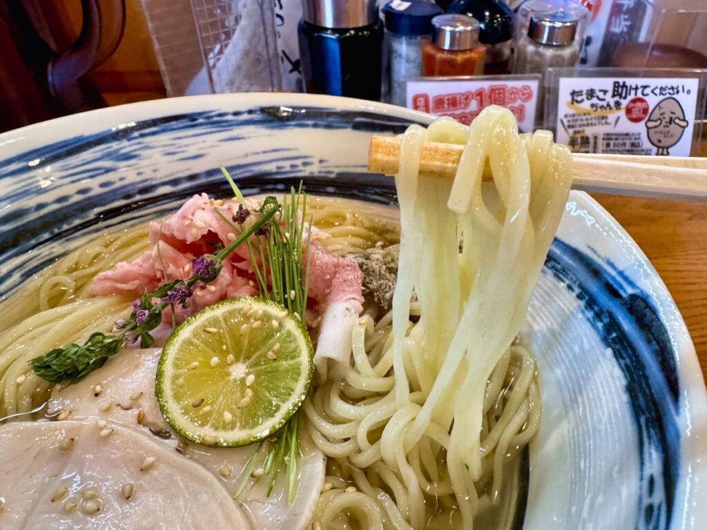 本店尼崎塩元帥の昆布水の冷やし塩ラーメン 麺