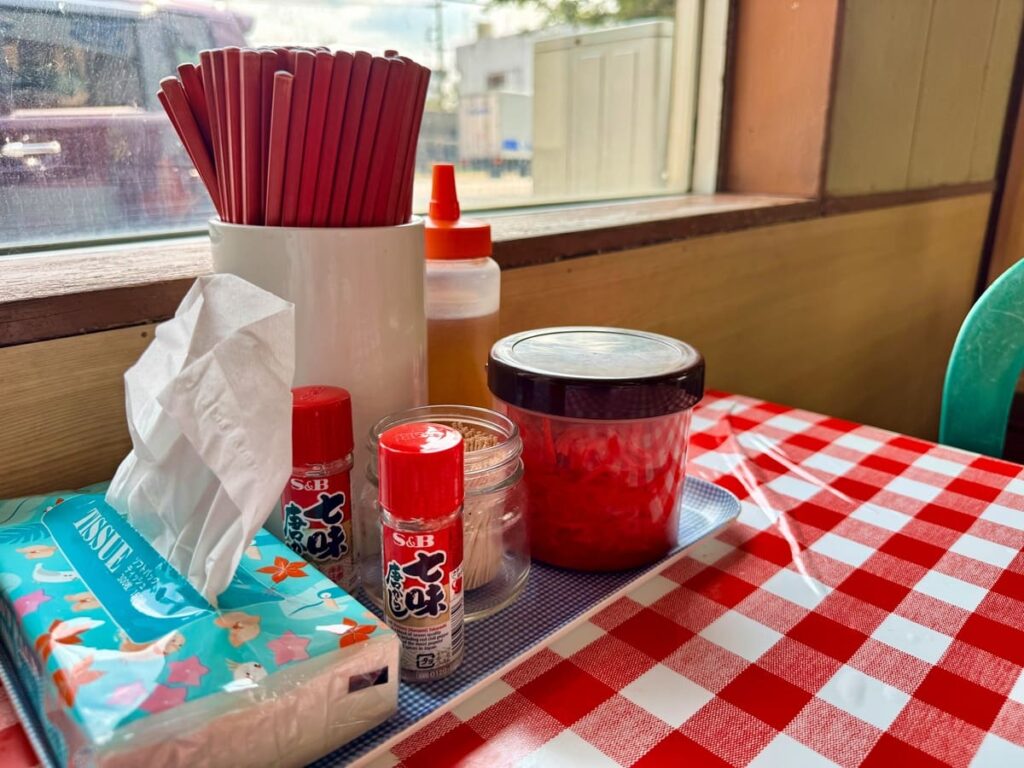 宮里そばの卓上調味料
