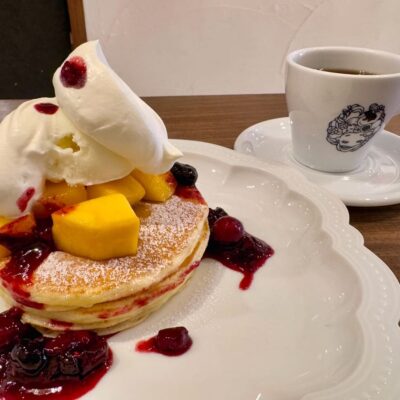 カフェレードルのマンゴー&ベリーパンケーキ2