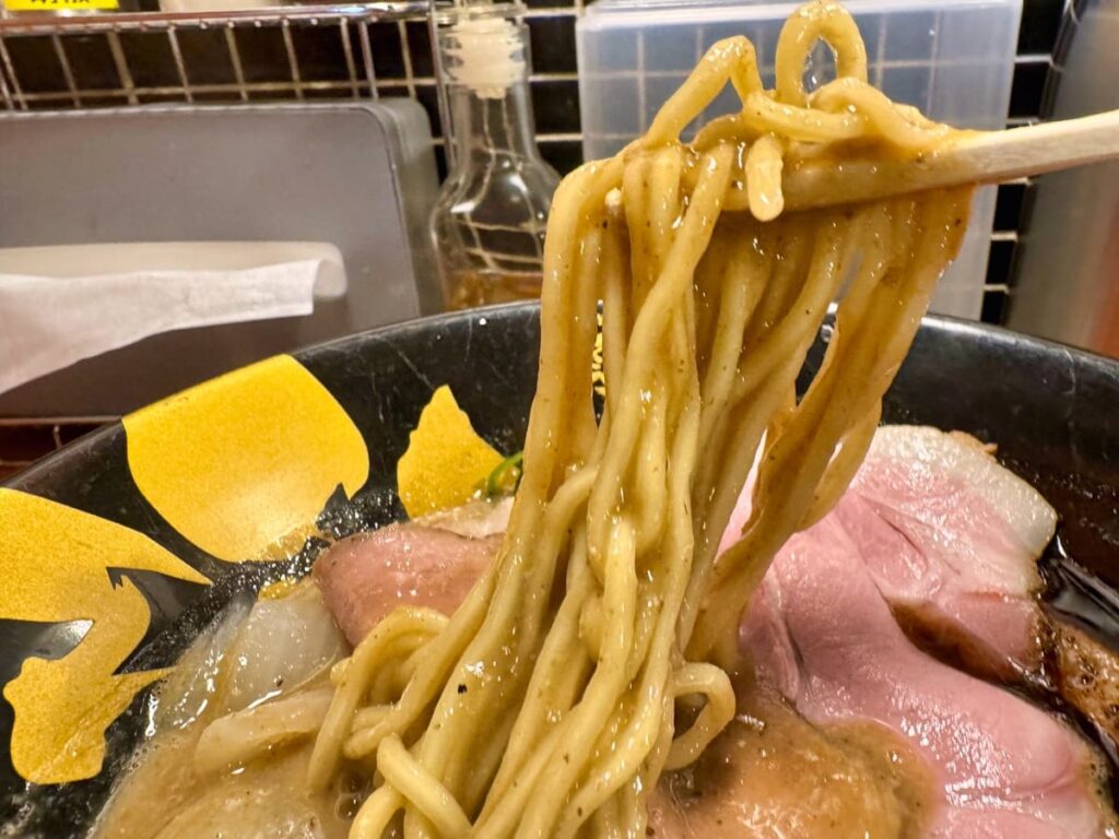 頑固麺のとりとんこつ 麺