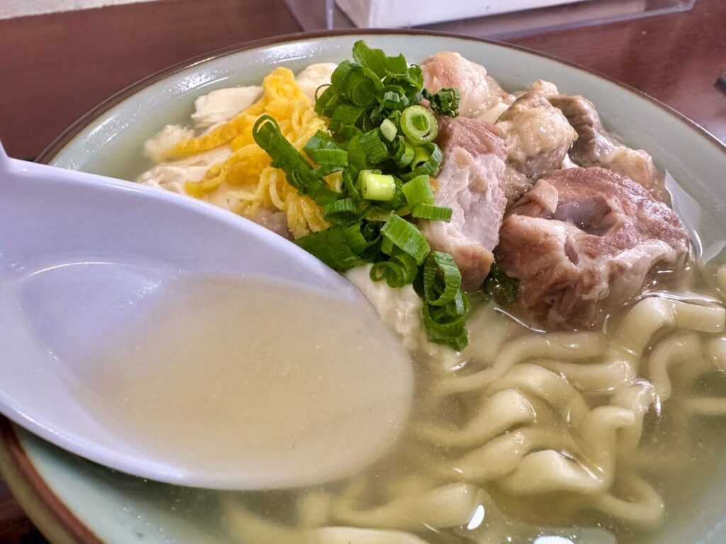 高江洲そばのゆしどうふそば(中) お出汁