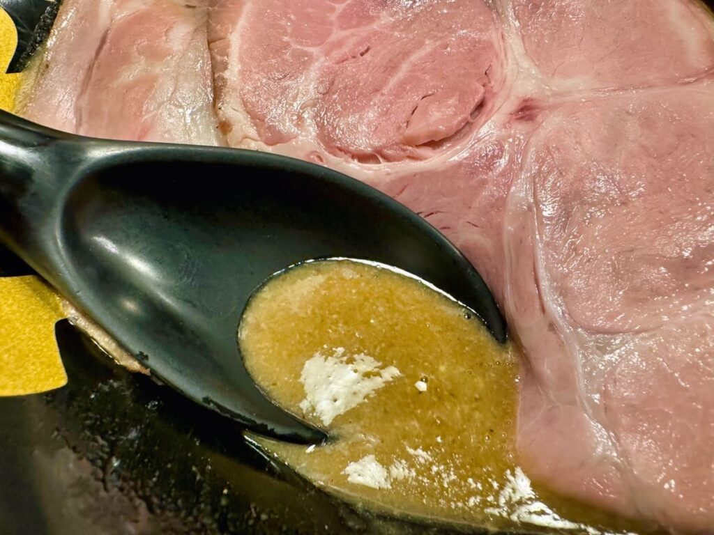 頑固麺のとりとんこつ スープ
