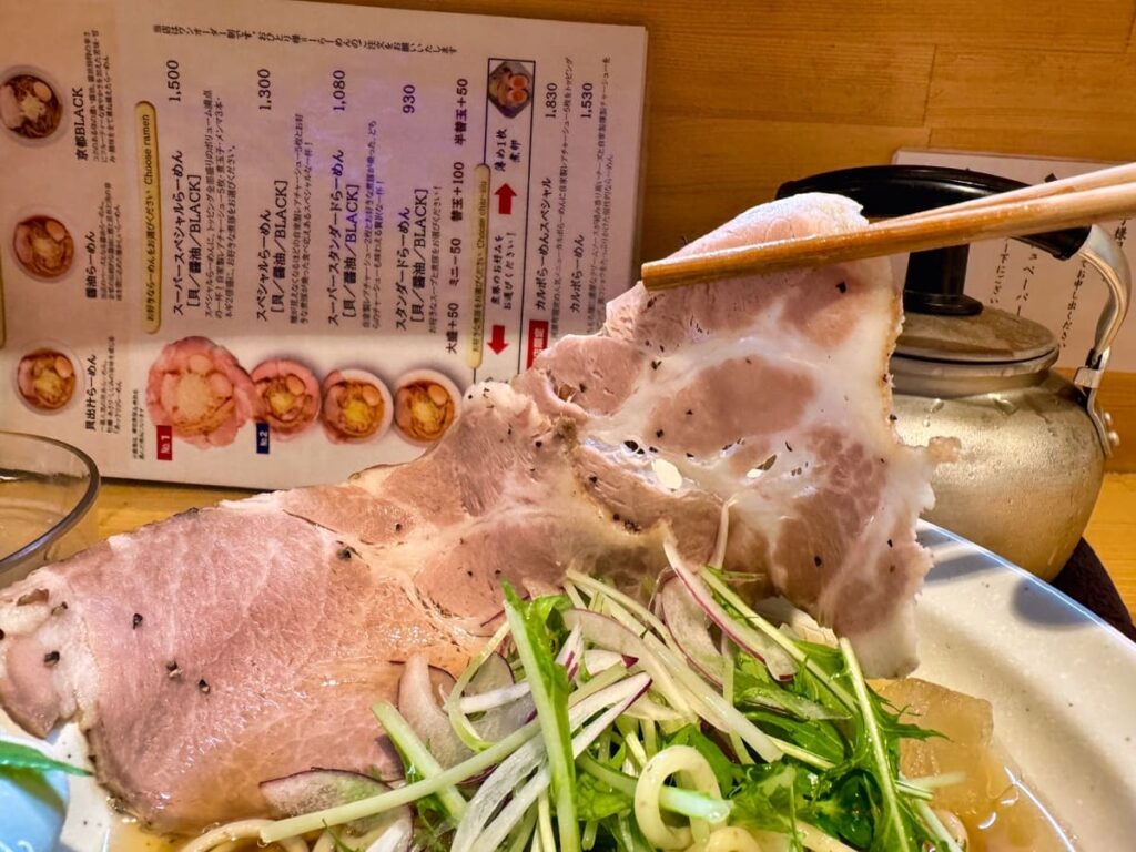 麺屋優光 河原町の冷し貝らーめん チャーシュー