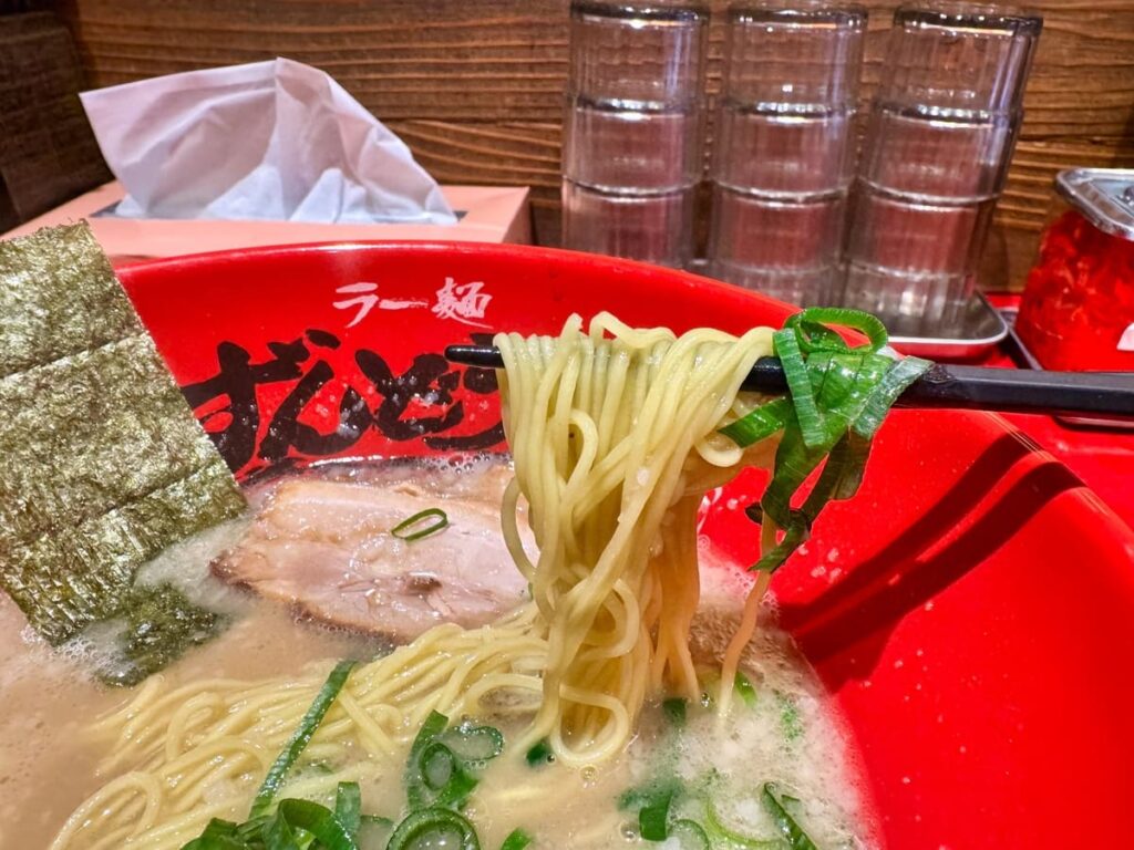 ラー麺ずんどう屋 総本店の元味らーめん 麺