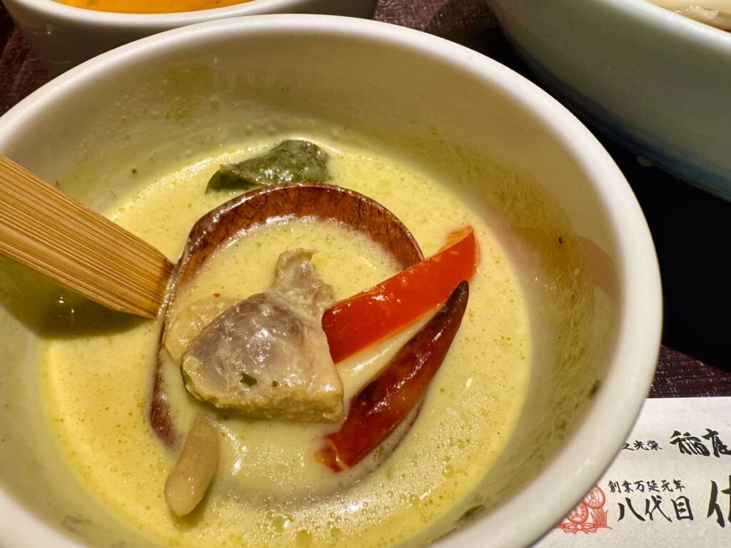 【銀座 佐藤養助】でタイカレー版稲庭うどんを食べてきた 3 銀座 佐藤養助のタイカレー二味セット 実食5