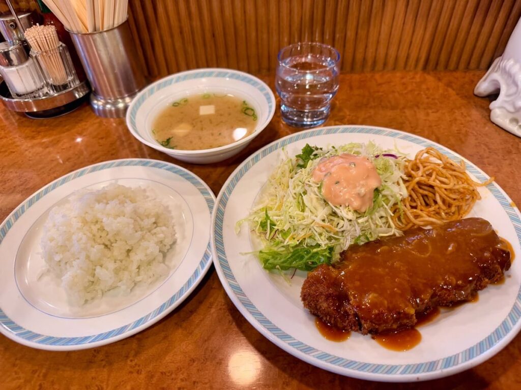 洋食ゲンジのビーフカツ大定食1