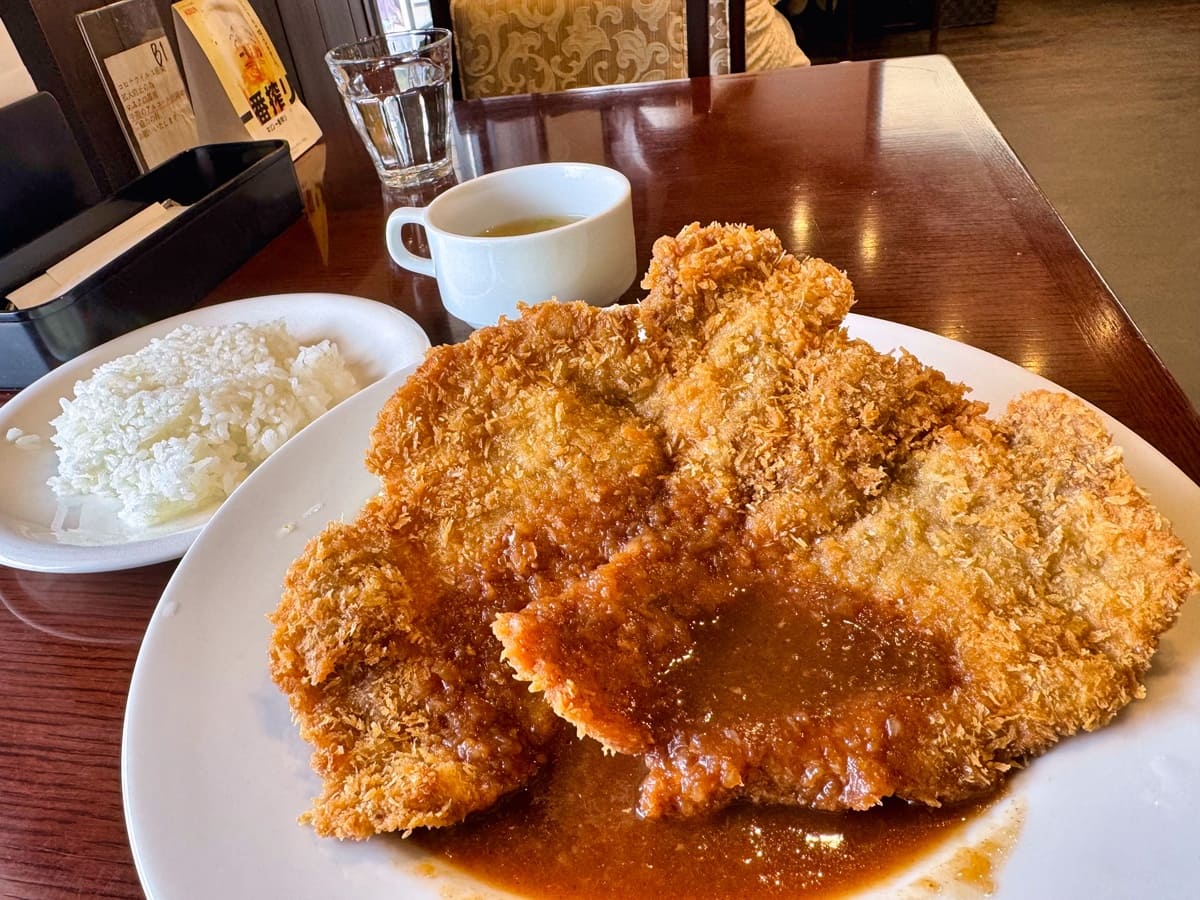 Home 22 京都カツ わらじやの名物わらじトンカツ2