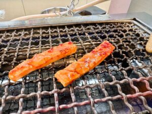 アジェ 木屋町団栗店のホルモンミックス 調理中