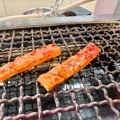 アジェ 木屋町団栗店のホルモンミックス 調理中
